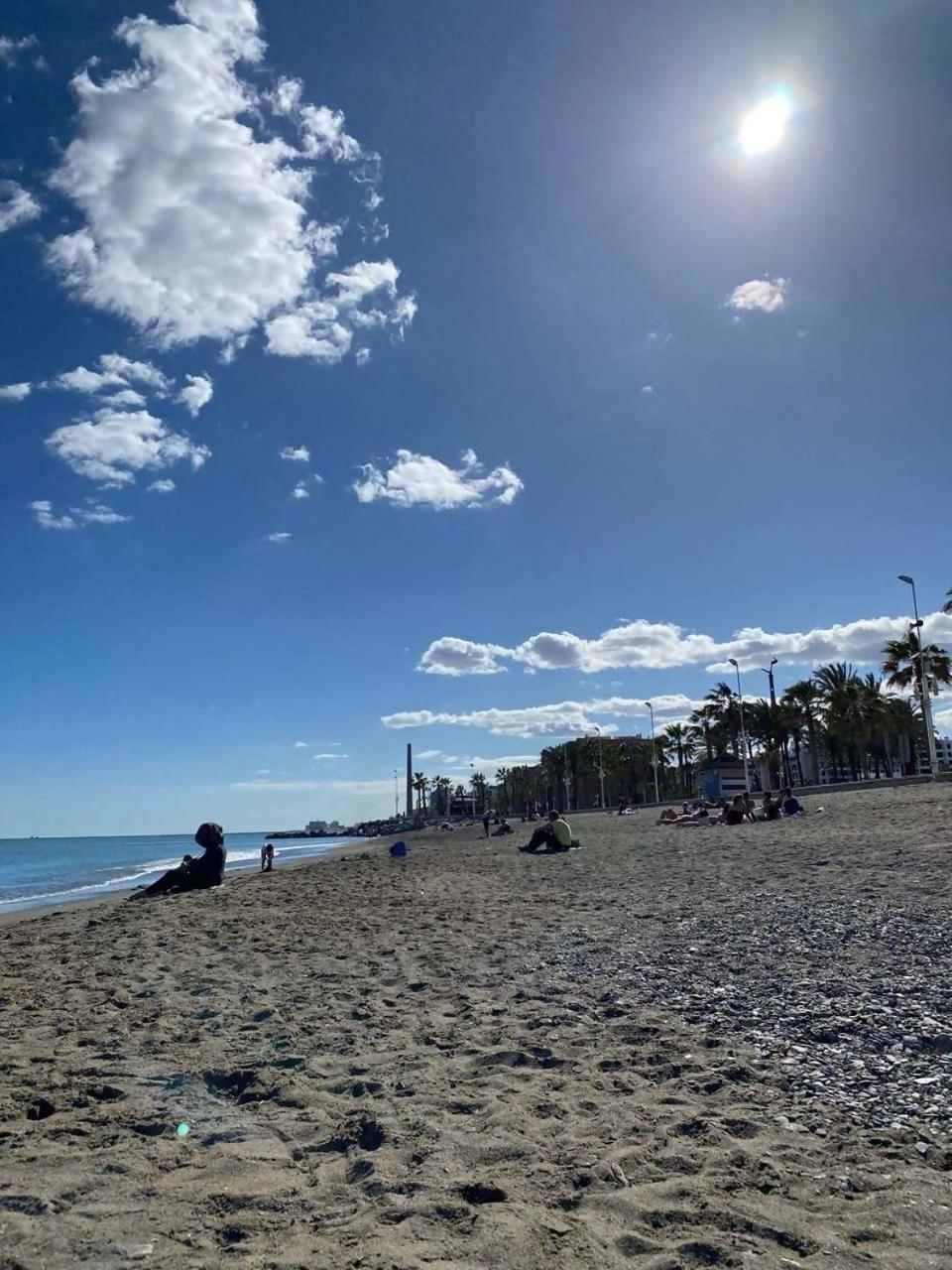 La Caramba Amplio Apartamento En La Playa Malaga Bagian luar foto