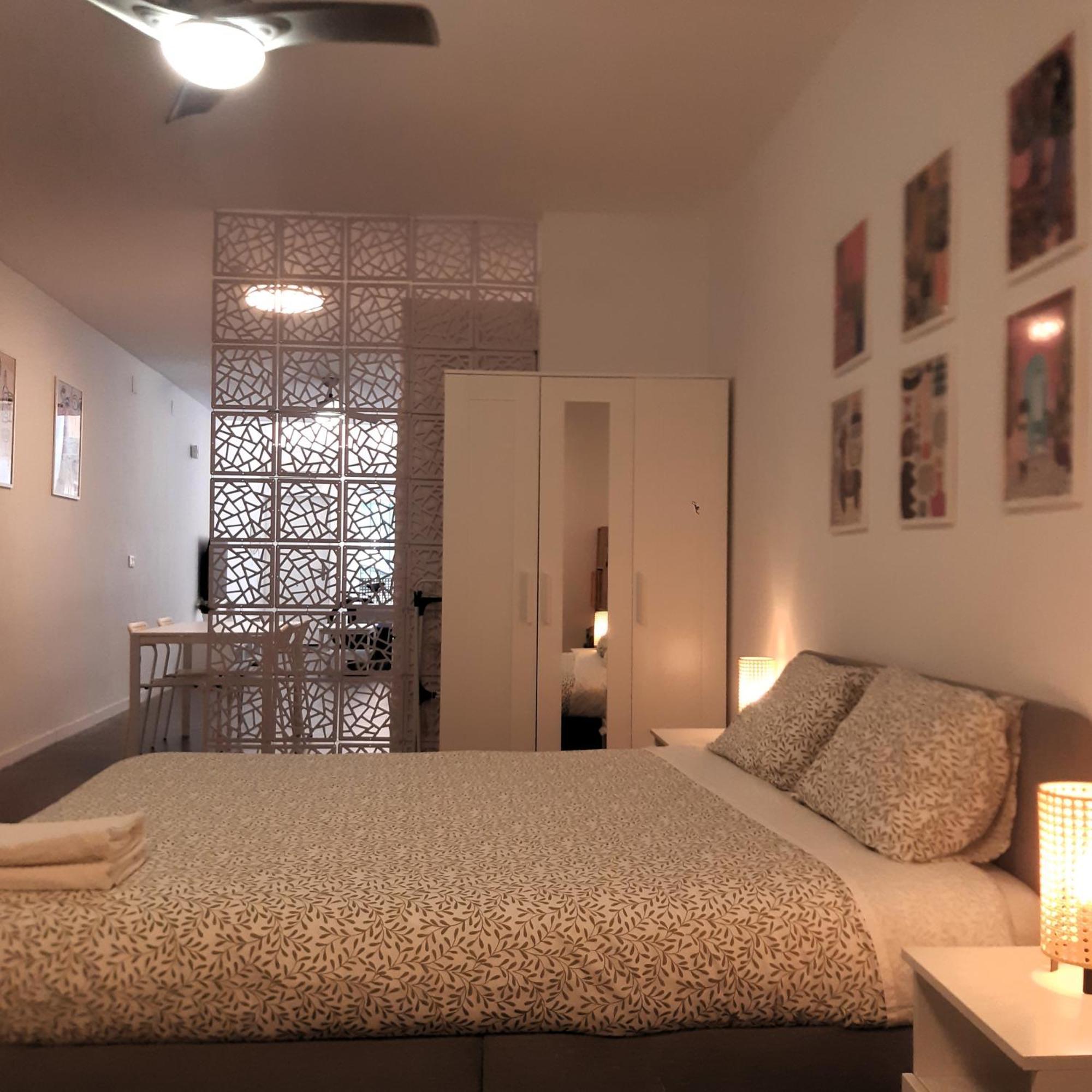La Caramba Amplio Apartamento En La Playa Malaga Bagian luar foto