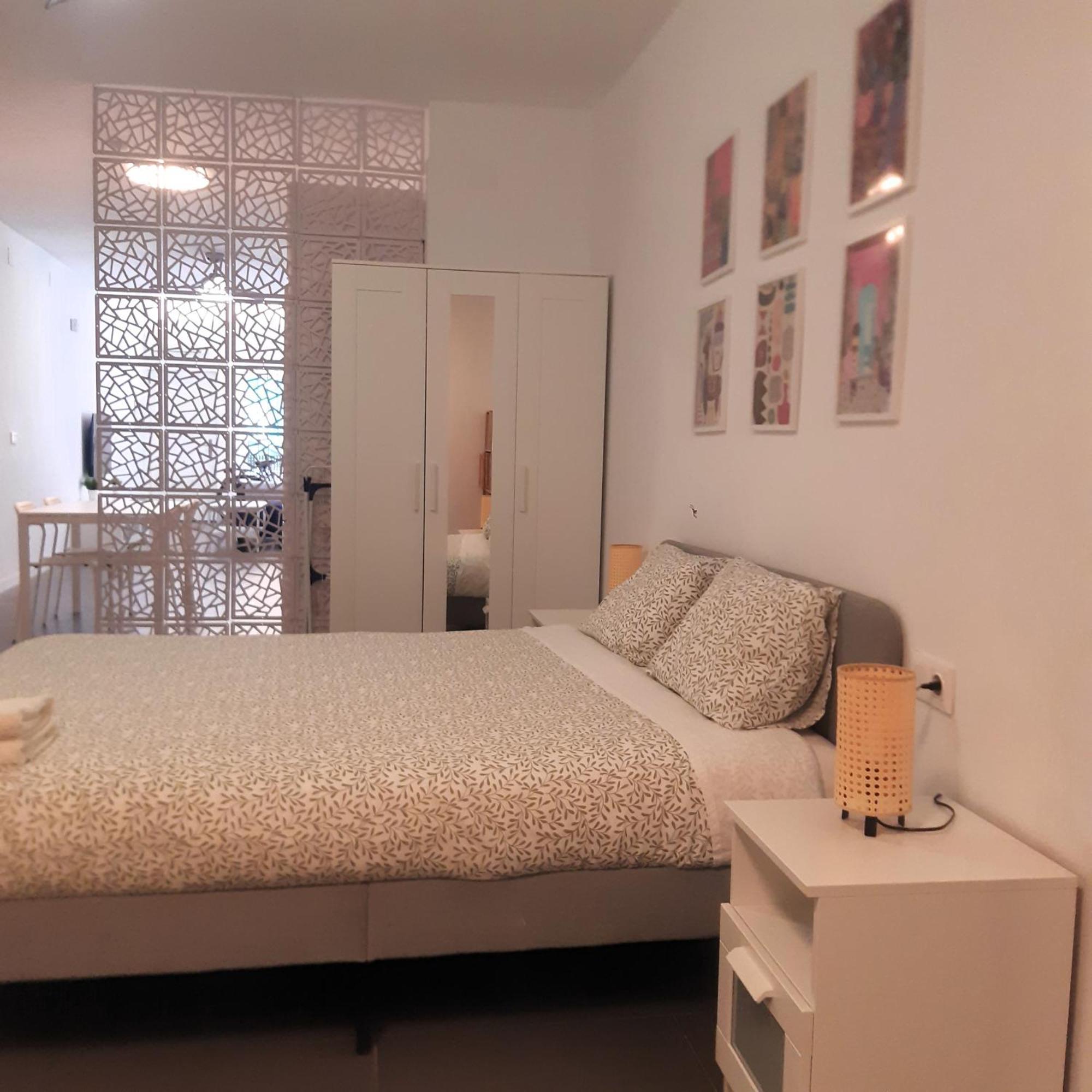 La Caramba Amplio Apartamento En La Playa Malaga Bagian luar foto